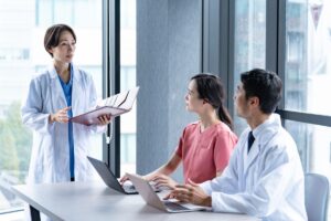 インプラント勉強会の重要ポイント！効果的な学び方とは？